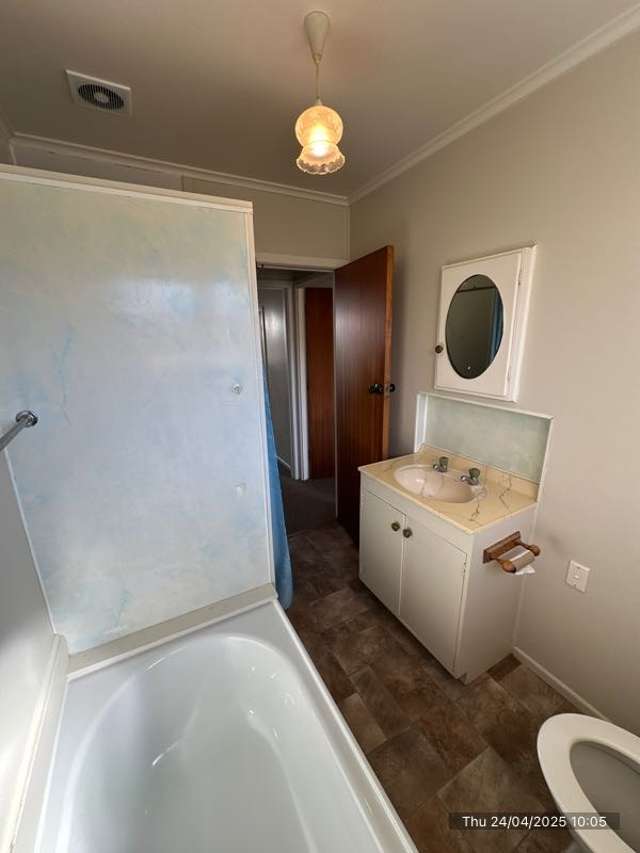 2/14 Oaklands Road 1728_3