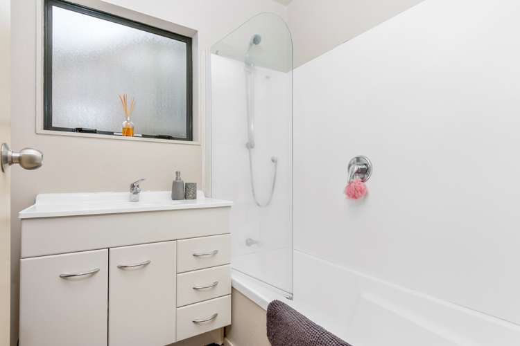 62 Vodanovich Road Te Atatu South_9