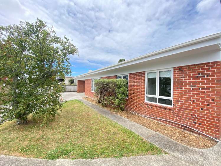 8A Puketea Street Blockhouse Bay_14