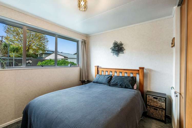 2 Dale Crescent Gore Surrounds_14