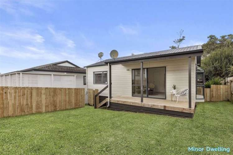 8 & 8A Kupari Place Totara Vale_17