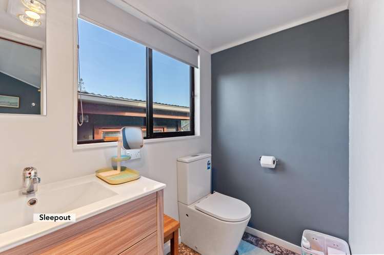 14 Koromiko Street Otaki Beach_26