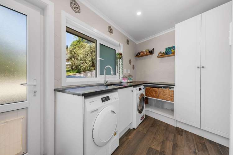 10 Charles Dickens Drive Mellons Bay_16