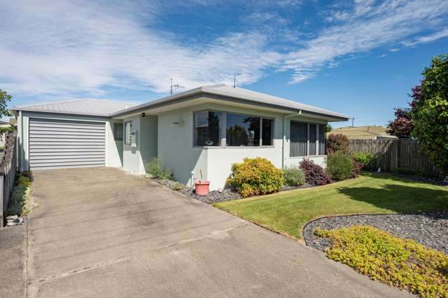 Sunny Two-Bedroom Gem Close to Everything