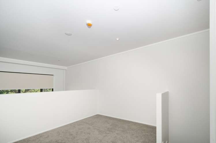 15B/30 Westward Ho Road Kelston_8