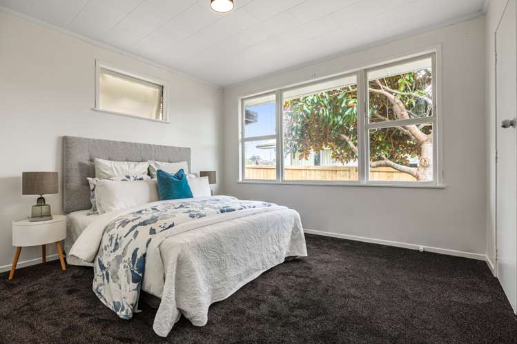 9 Huruhuru Road Massey_10