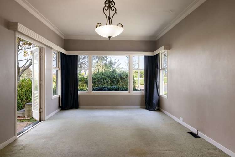 128 River Road Hamilton East_12