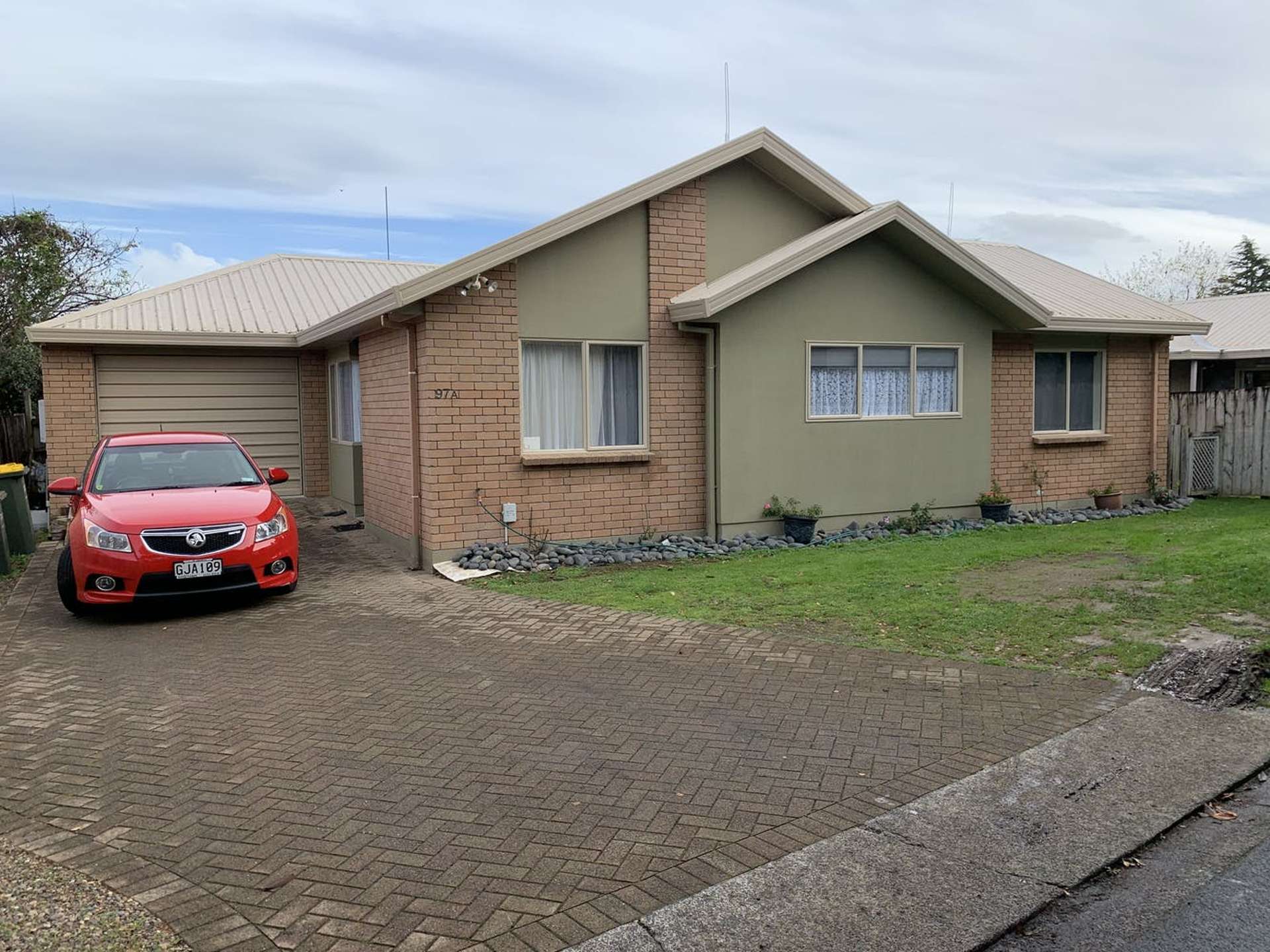 97a Lake Crescent Hamilton Lake_0