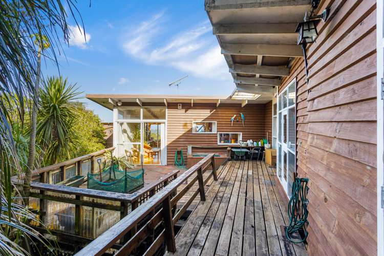 216 Scenic Drive Titirangi_17