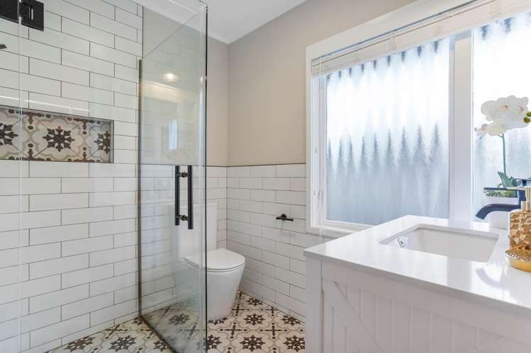 8 Riviera Place Hauraki_14