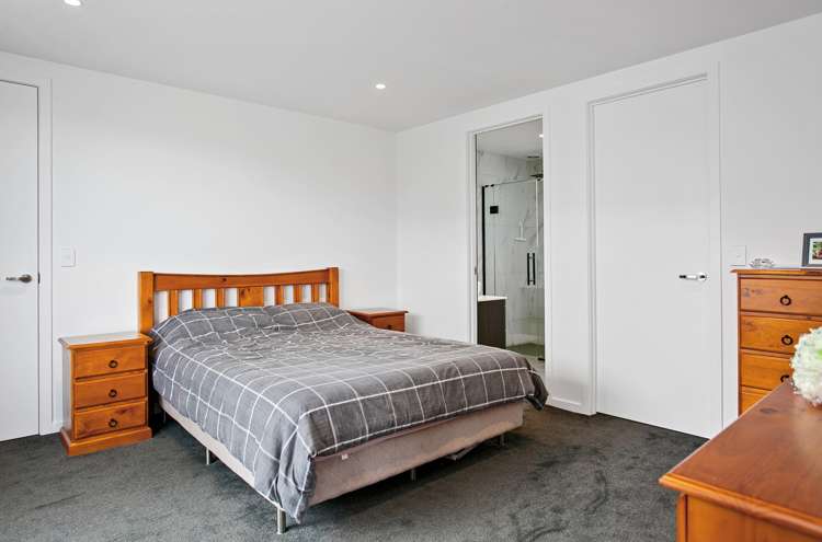 4 Alan Livingston Drive Cambridge_23