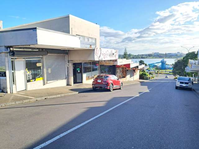 25M² RETAIL IN BASIN VIEW