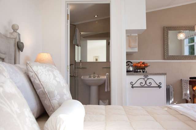 French Studio/3635 Cambridge Road Cambridge_1