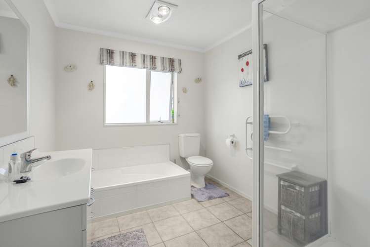 4 Woodland Grove Wainuiomata_16