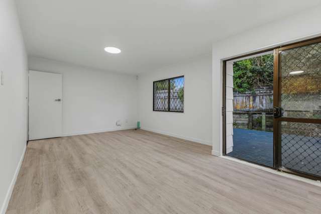 2/9 Maplesden Drive Clendon Park_4