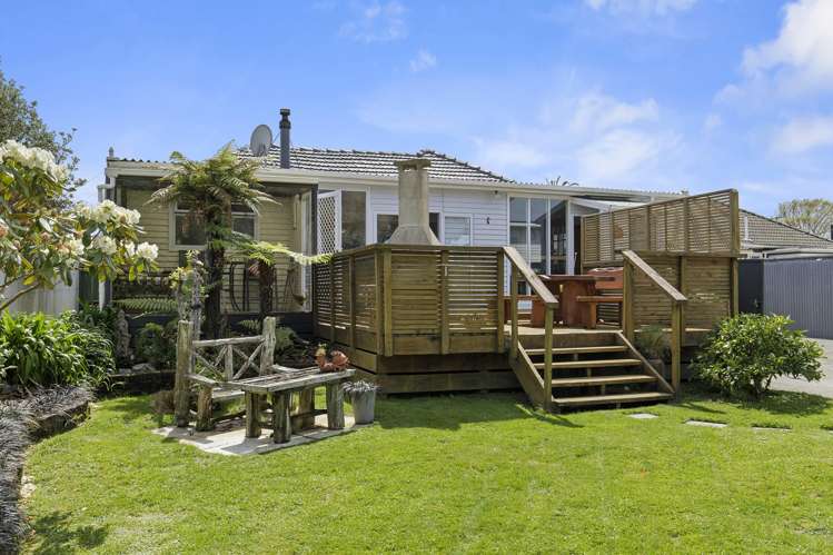 17 Burden Avenue Wainuiomata_1