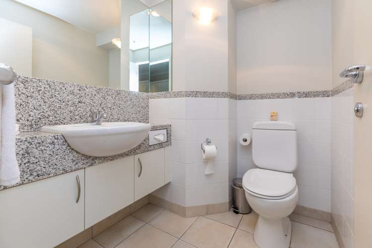 10m/100 Greys Avenue Auckland Central_14