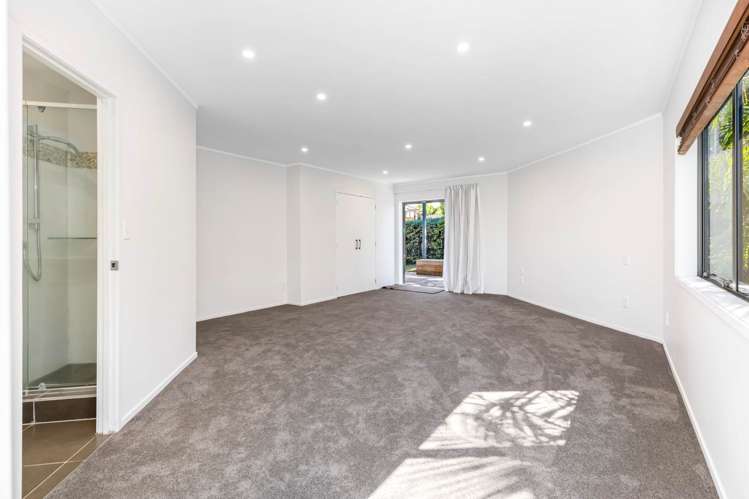 1/19 Seaview Road Castor Bay_10