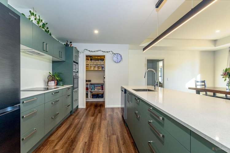123 Oak Street, Orari_1