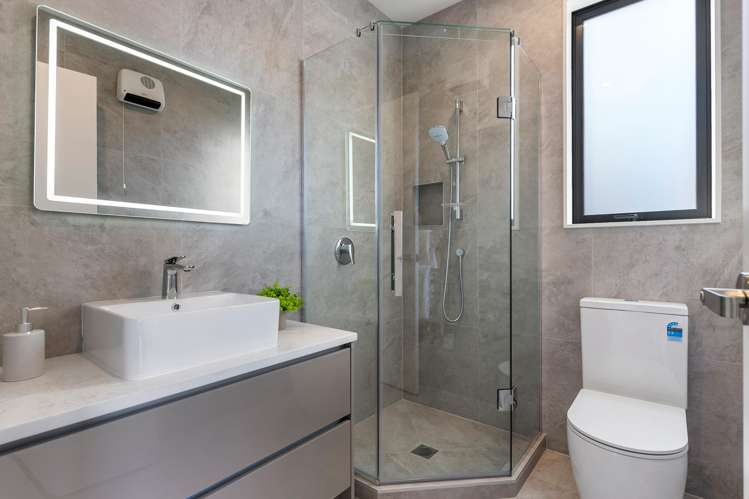 2/32 Caversham Drive Torbay_6