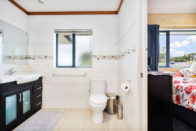 212a Fairway Drive Kamo_15