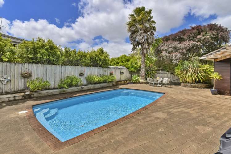 8 Gairloch Place Wattle Downs_13