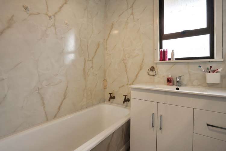 109 Creek Road Allenton_13