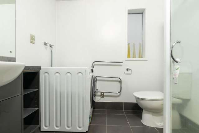 2102/74 Albert Street 10015_4