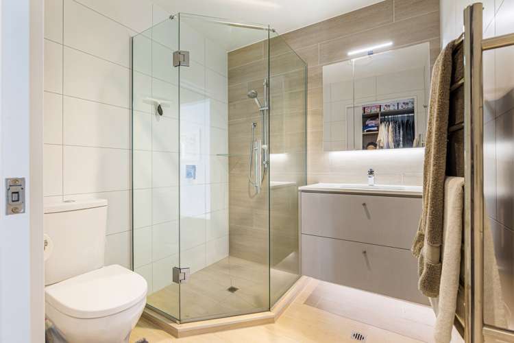 301/4 Bute Road Browns Bay_14