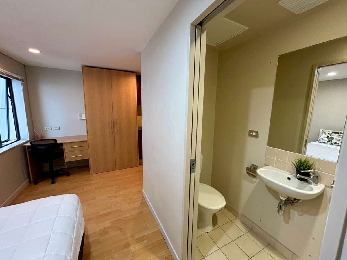 Furnished Studio in Prime Location 5