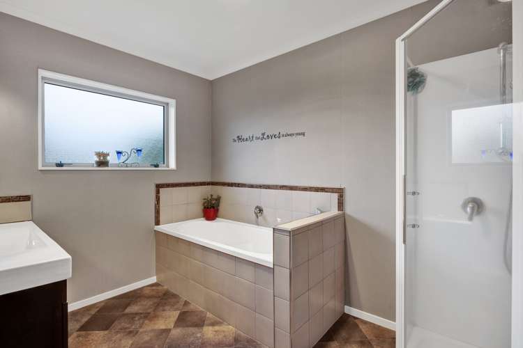 9 Denby Heights Hawera_17