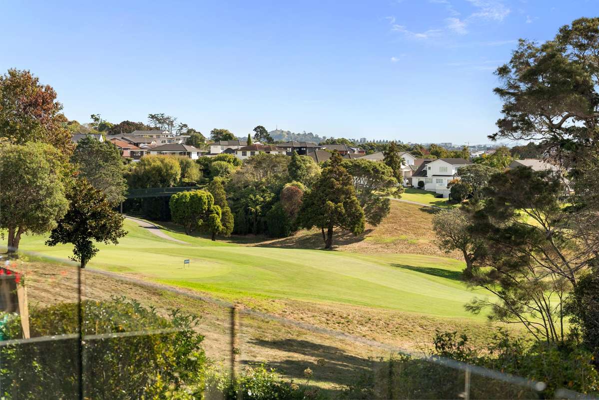 2/159 Norman Lesser Drive_4