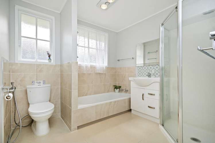 2 Orewa Grove Wainuiomata_14