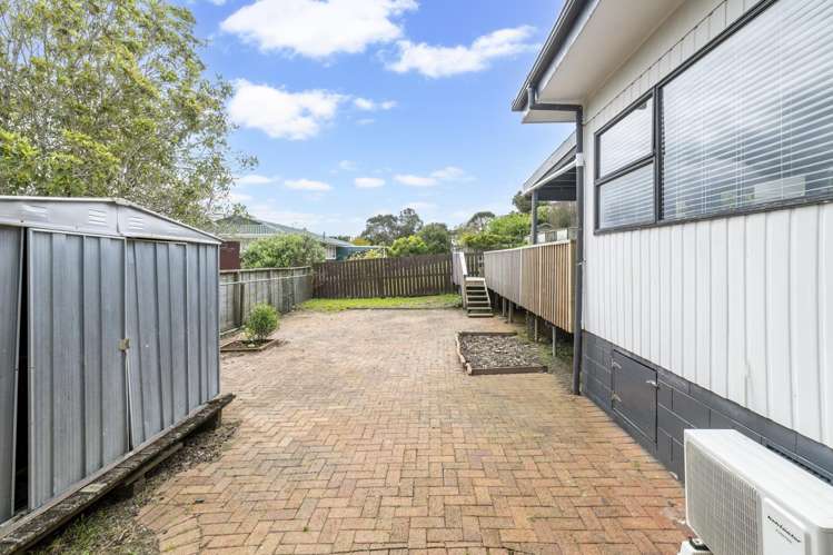 28 Ridgemount Rise Mangere Bridge_16