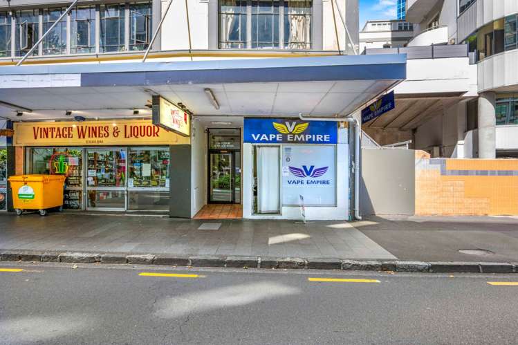 Unit J/11 Beach Road City Centre_1