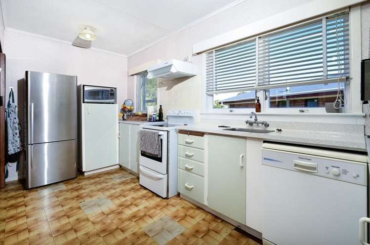 17 Royal View Road Te Atatu South_9