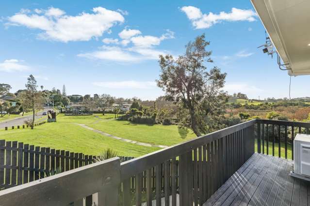 Spectacular Views & Ready to Move In in Papatoetoe