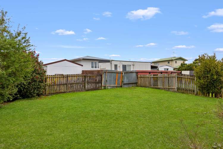 8 Susan Place Deanwell_13