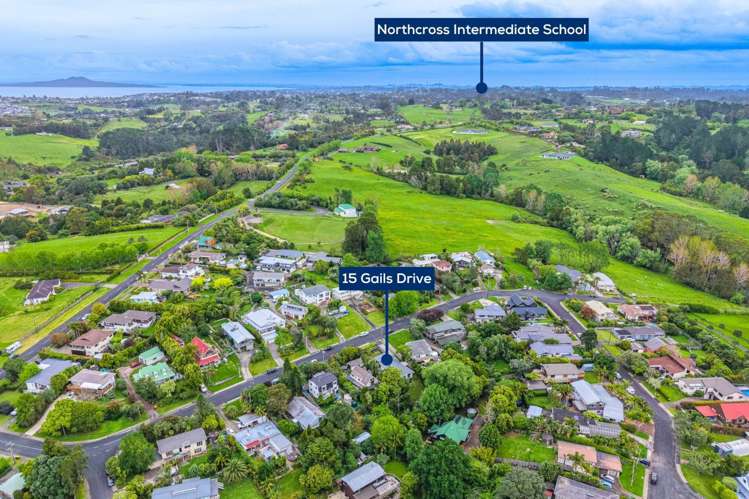 15 Gails Drive Okura_15