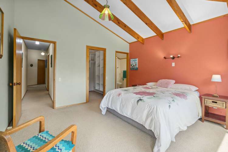 10 Redwood Crescent Westown_13