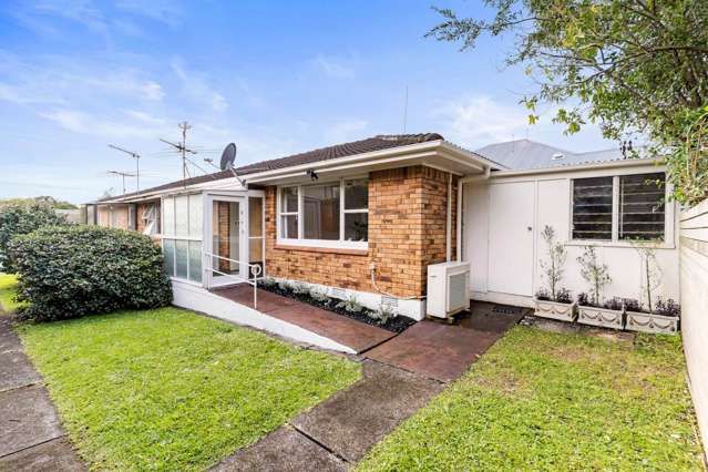 2/4 Shackleton Road Mount Eden_1