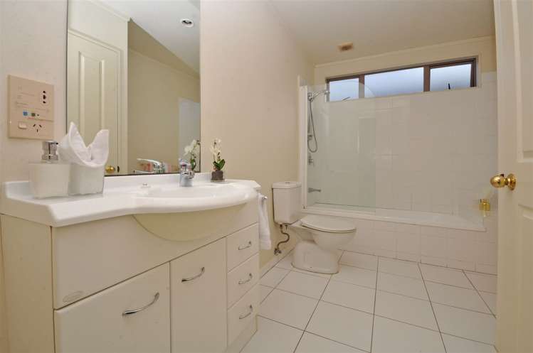 8 Albizia Avenue Henderson_10