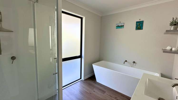 6 Lake View Place Fairhall_14