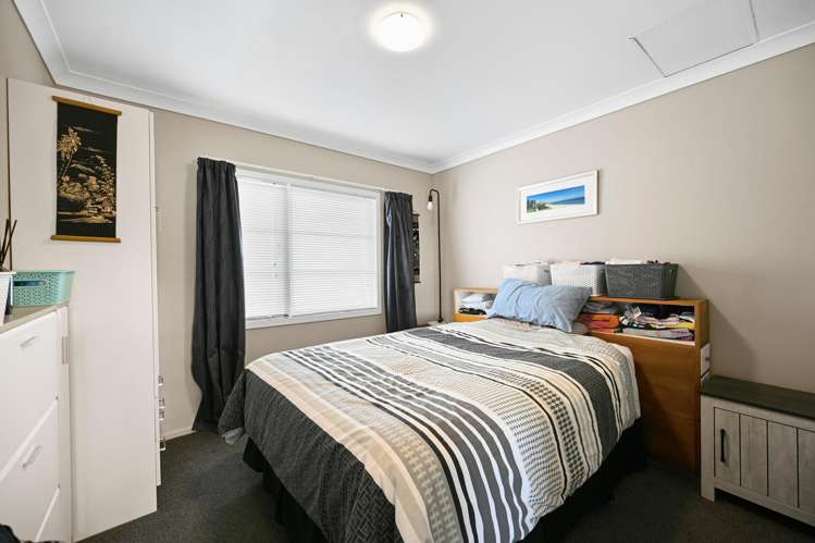 24 Garden Heights Avenue Glenview_11