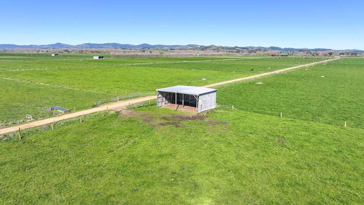 165 Canal Road East Waitakaruru_8