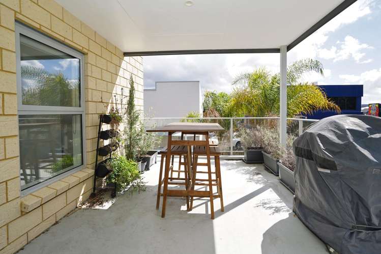 2/9 Vialou Street Hamilton Central_4
