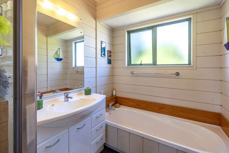 8 Whakarite Road Ostend_12