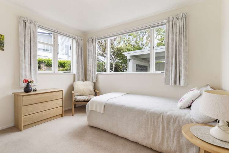 2/253 Glenfield Road Hillcrest_14