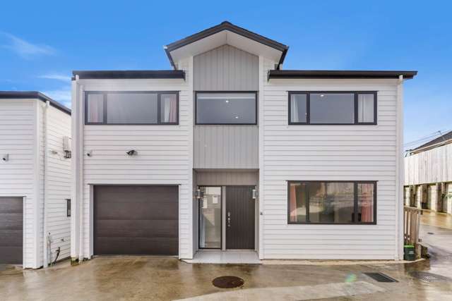 Spacious Family Stand Alone House with Modern ...