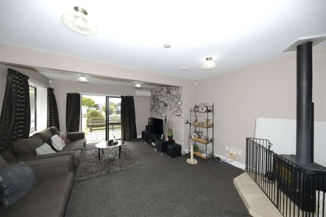 76 Cuffs Road Wainoni_1